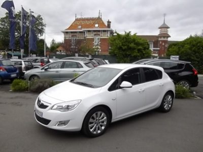 Opel ASTRA d'occasion (09/2010) en vente à Croix